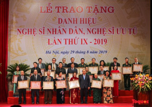 Lễ trao tặng Danh Hiệu Nghệ sĩ Nhân Dân, Nghệ sĩ Ưu Tú tại Nhà Hát Lớn Hà Nội